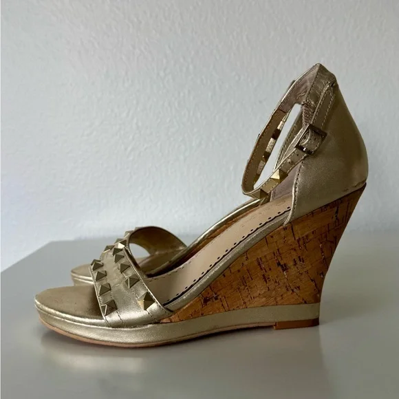 Lilly Pulitzer Gold Studded Wedge Sandals 8 - Picture 2 of 11